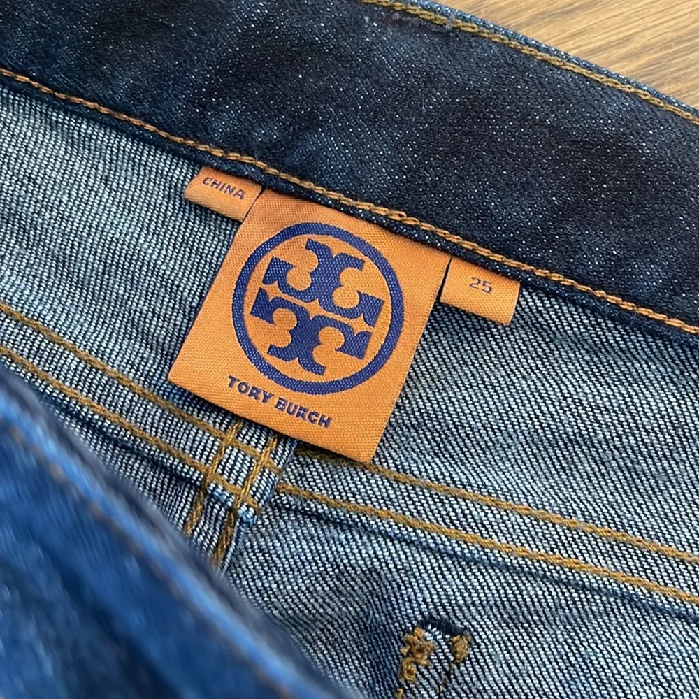 NWOT Tory Burch Skinny Jeans | back logo button needs reattached